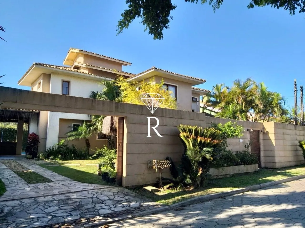 Casa de 6 dormitorios con balcón y parrilla — photo 3