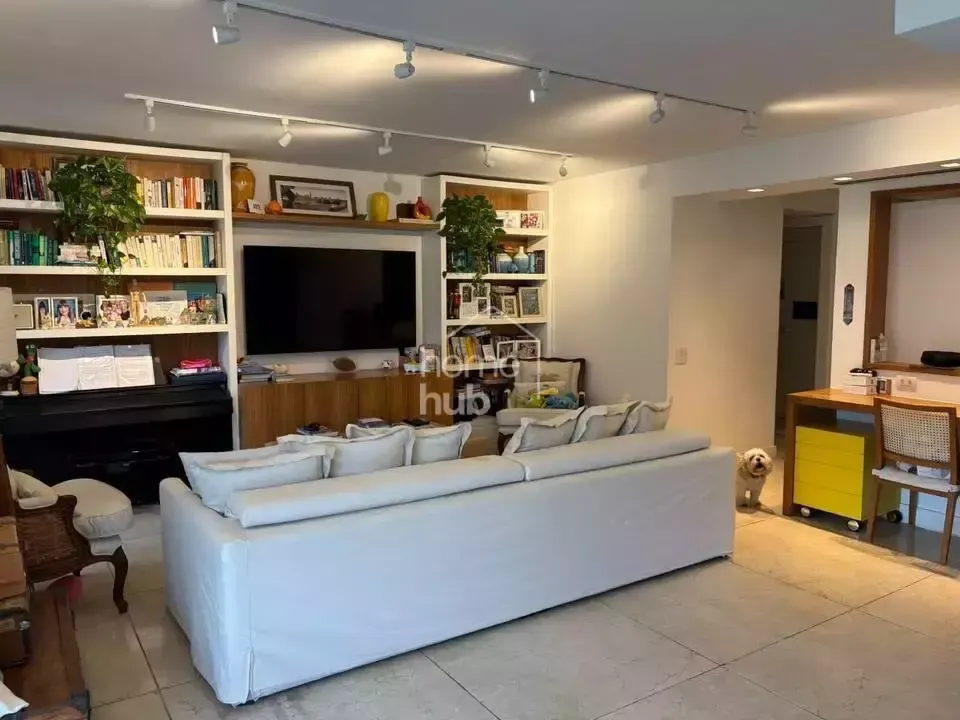 Furnished apartment, 169 m², with a glass-enclosed balcony — photo 12