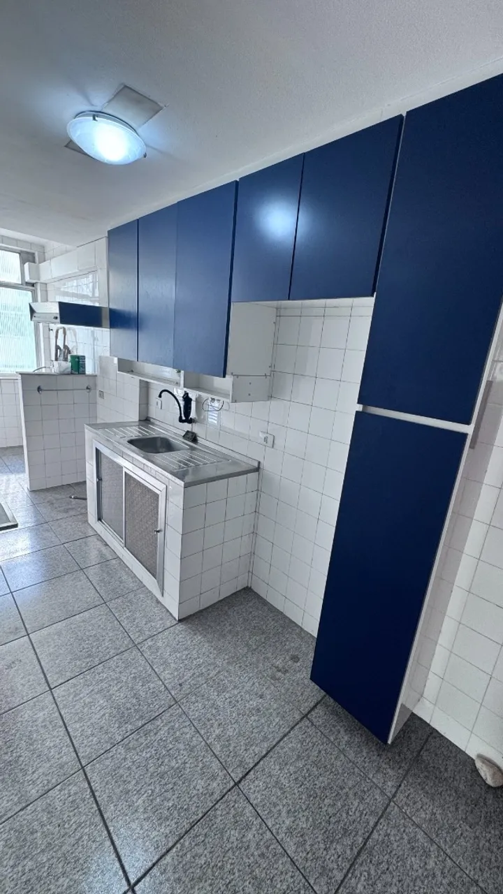 2-bedroom apartment in a building with a gym — photo 10