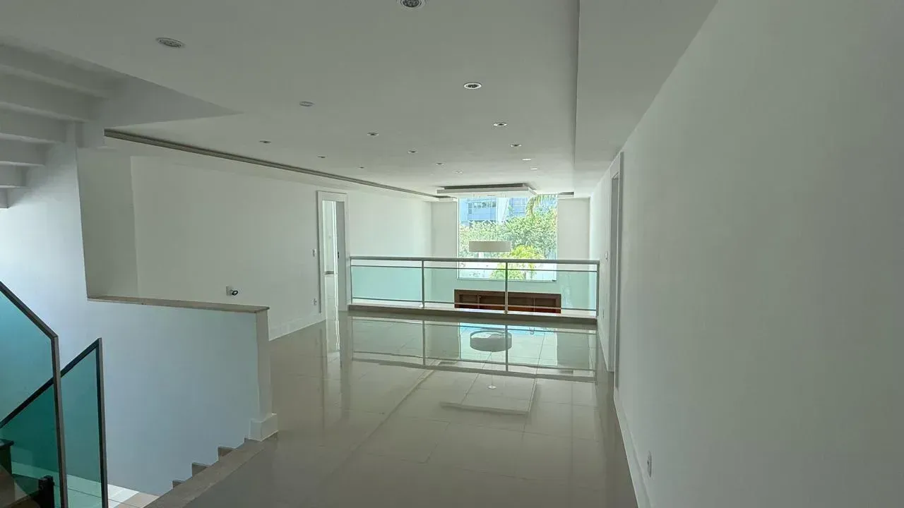Casa com 5 quartos e 5 banheiros, 900 m² — photo 8
