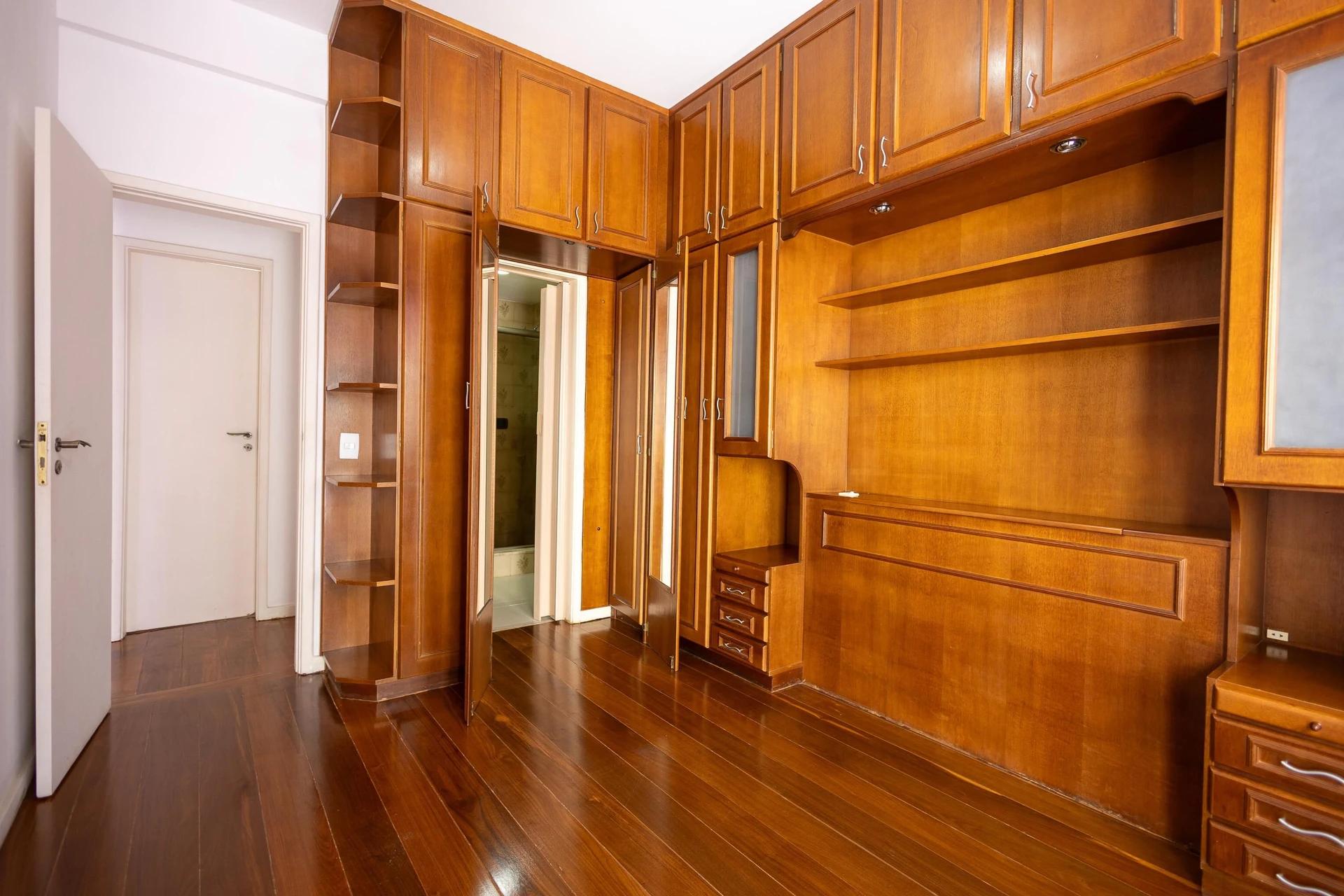 77 m² apartment with a home office and a mountain view — photo 20
