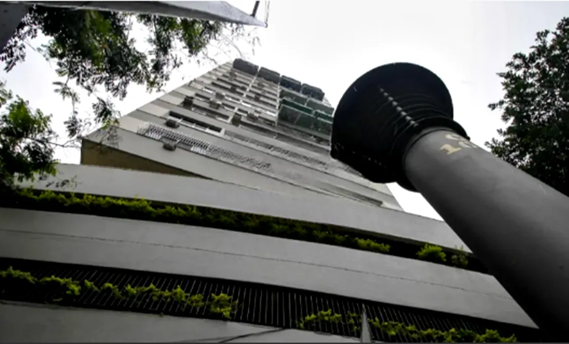 3-bedroom apartment with a mountain view in Rio de Janeiro — photo 12