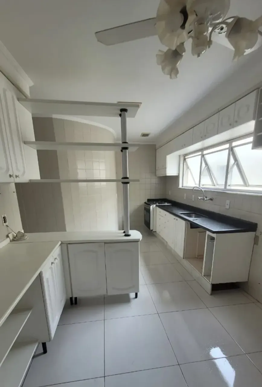 Unfurnished 3-bedroom apartment with 3 bathrooms — photo 4