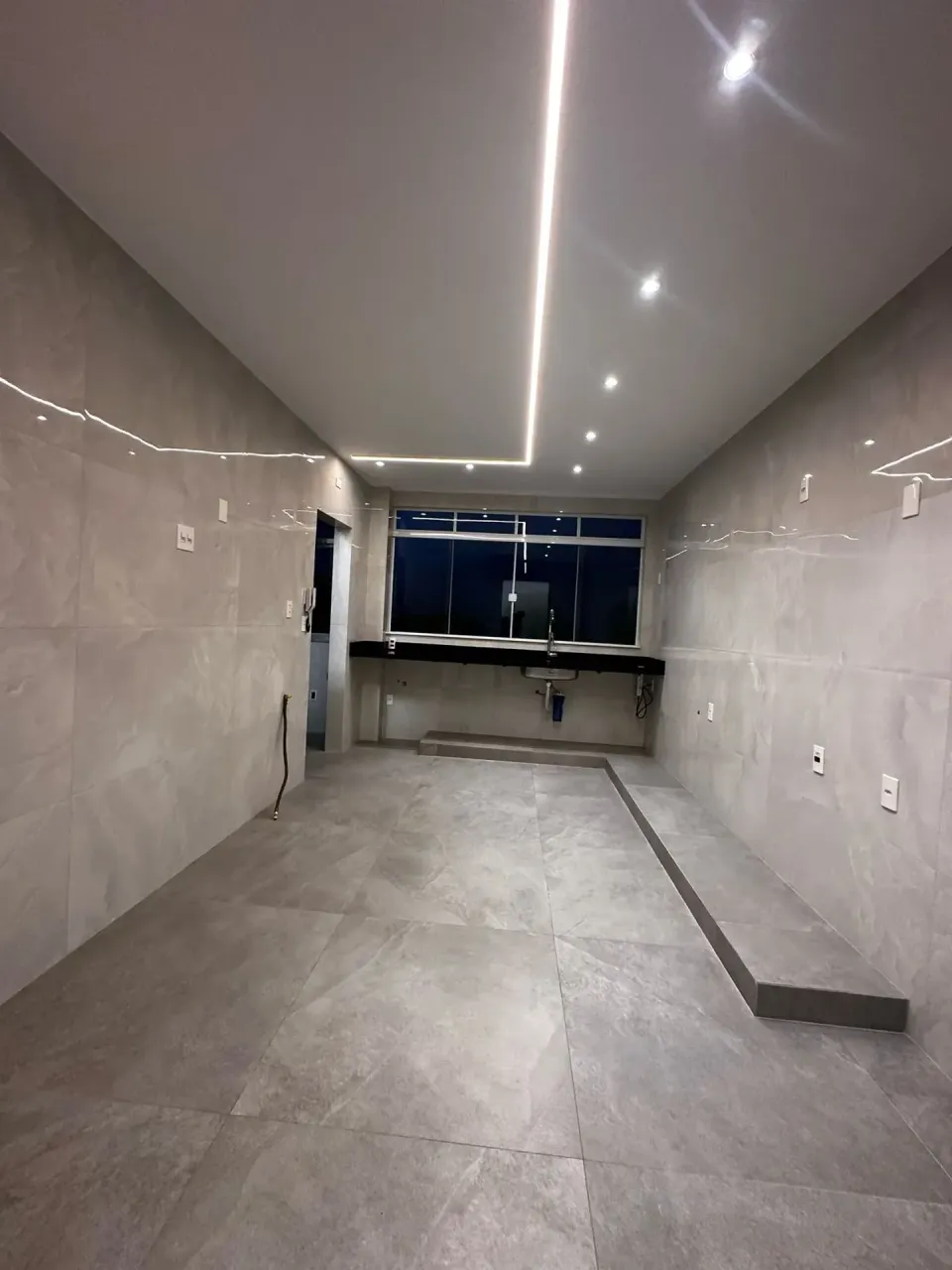 Нежитловий? Ні: незамебльована квартира з 2 спальнями — photo 2