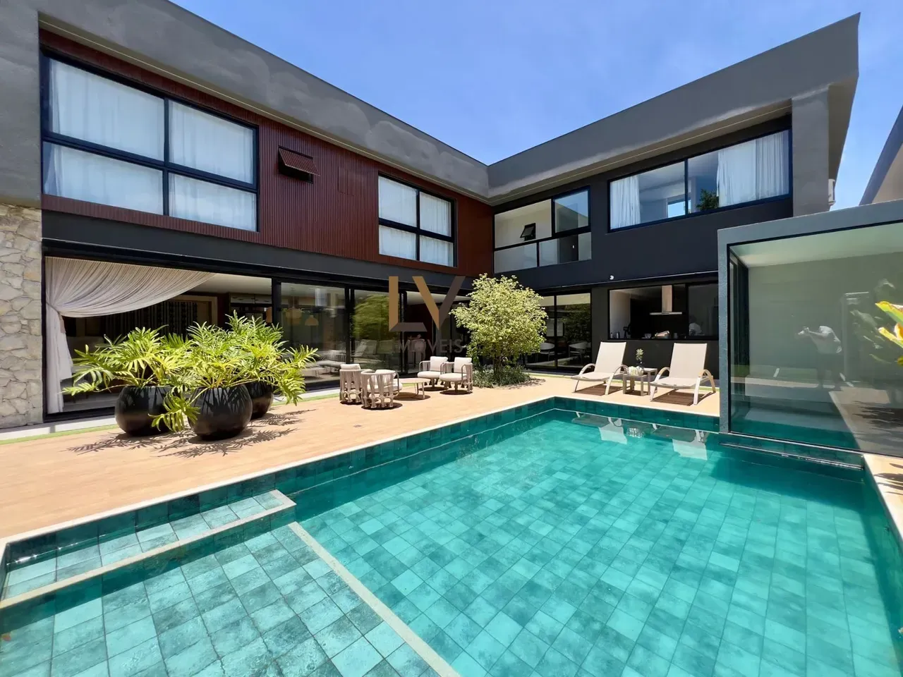 Furnished house with 800 m², 5 bedrooms and open-plan kitchen — photo 52