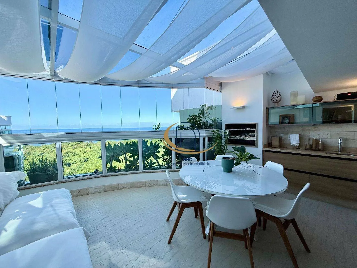 Front-facing penthouse with 215 m² and 4 bedrooms — photo 9