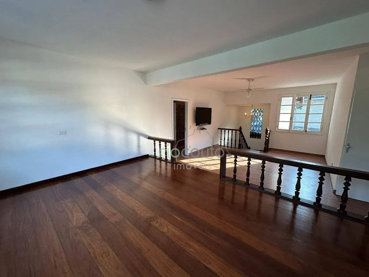 Casa com 5 quartos, 990 m² e 2 vagas, perto das janelas — photo 92