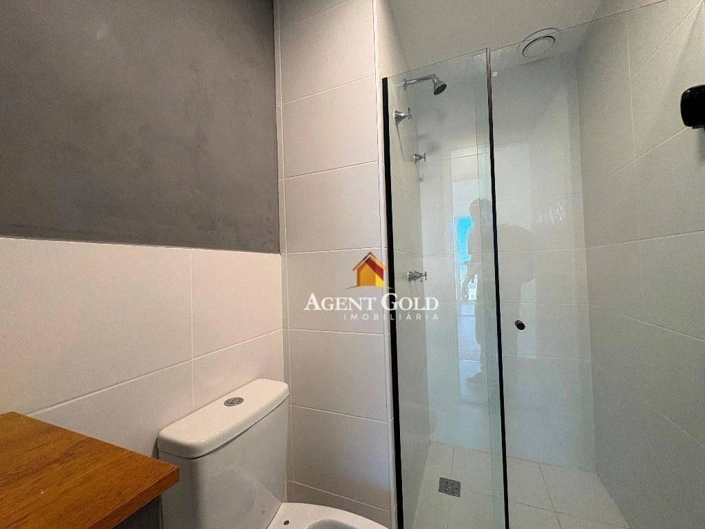 Glass-enclosed balcony in a 3-bedroom apartment, 121 m² — photo 12