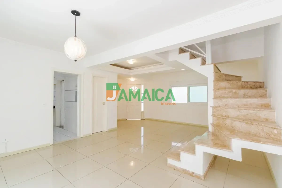 140 m² house with a home office and a walk-in closet — photo 20