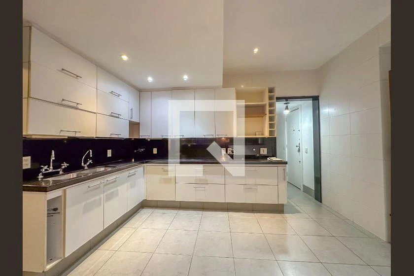 3-bedroom apartment with a walk-in closet in Rio de Janeiro — photo 28