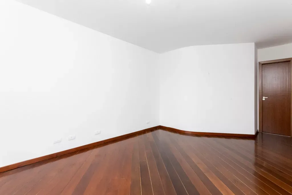Будинок з 4 спальнями та 261 м² і балконом — photo 24