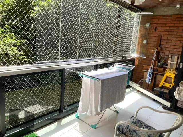 Apartment with a laundry area and 4 bedrooms — photo 27