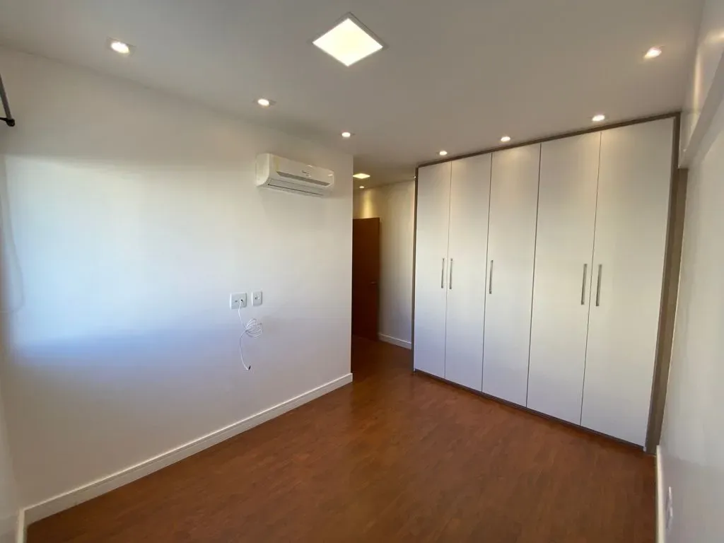Glass-enclosed balcony in a 3-bedroom apartment, 84 m² — photo 16