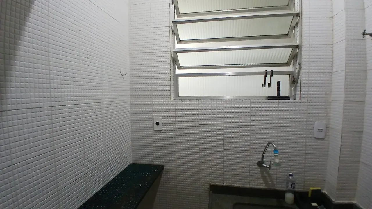 Studio on the 1st floor with wood or laminate floors — photo 7