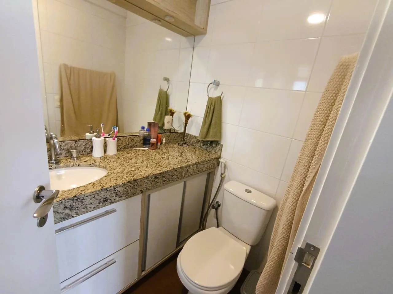 Квартира 71 м² с застеклённым балконом и видом на горы — photo 9