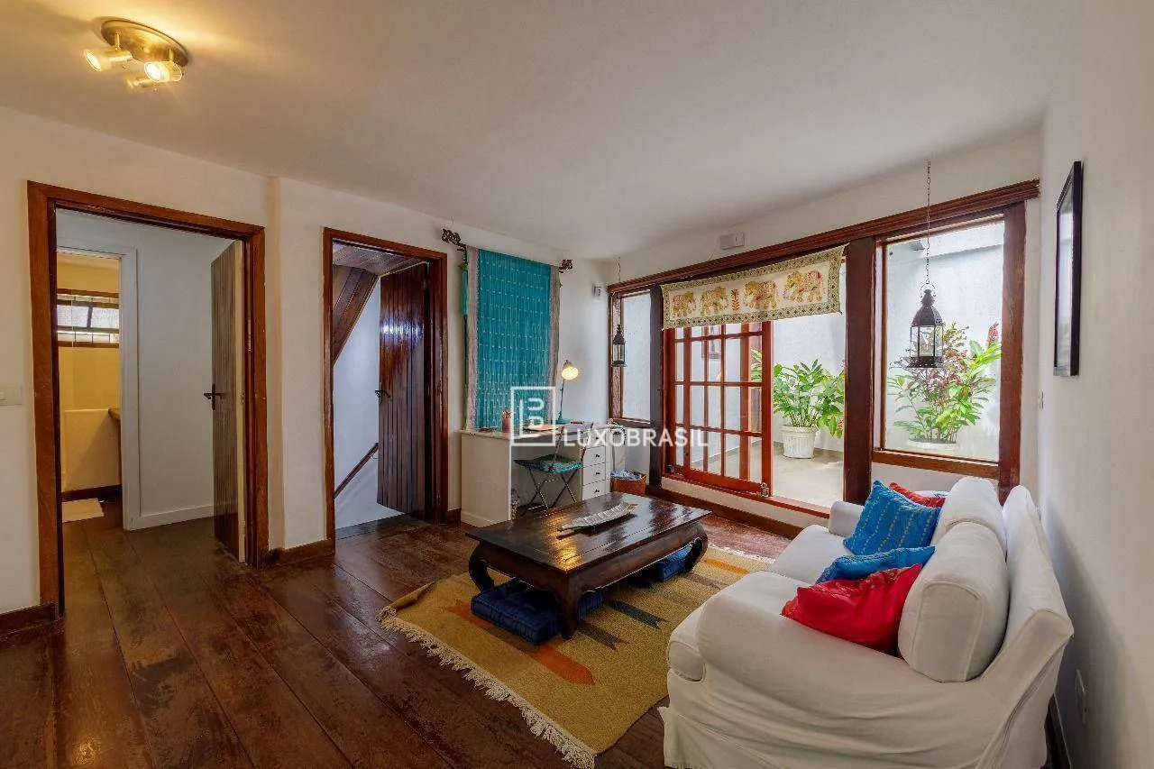 Triplex house with 4 bedrooms and 5 bathrooms with balcony — photo 18