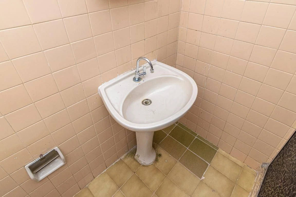 2-bedroom apartment with 1 bathroom, no parking — photo 5