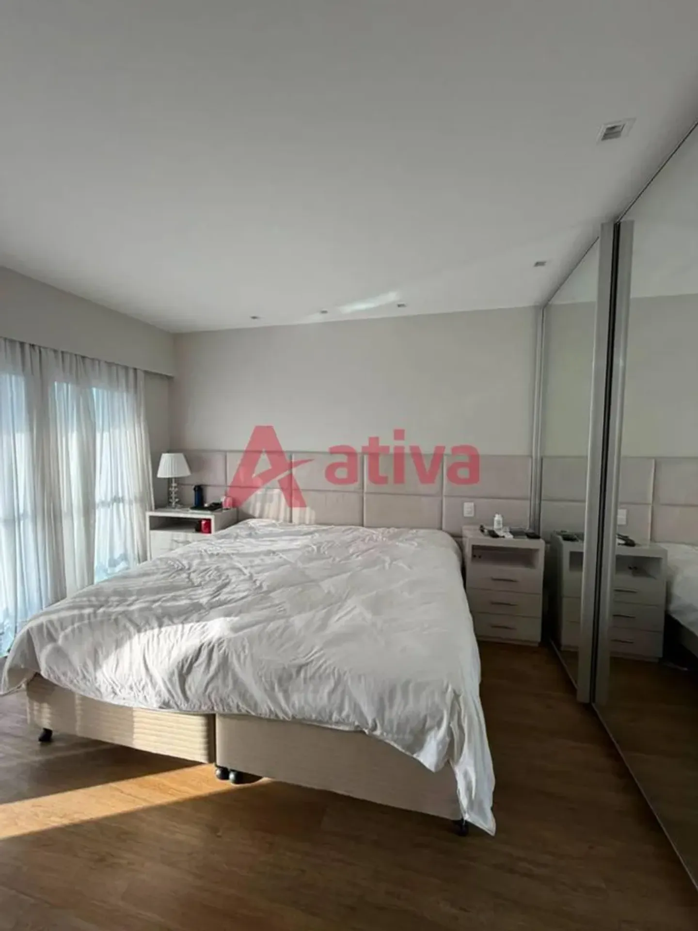 Furnished apartment with 4 bedrooms and an open-plan kitchen — photo 17