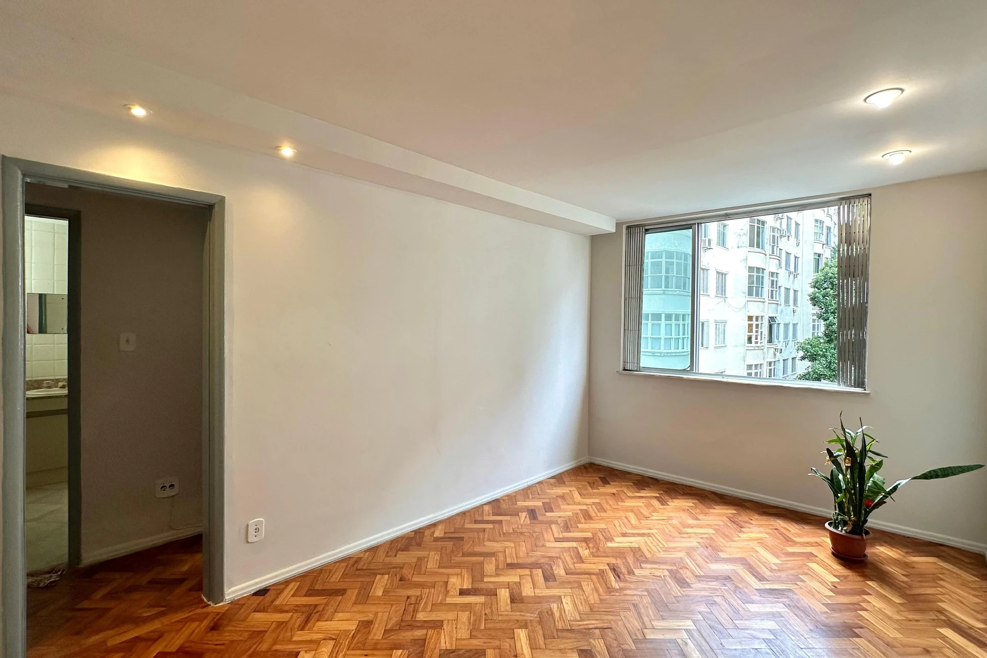 2-bedroom apartment for rent with 1 bathroom and parking