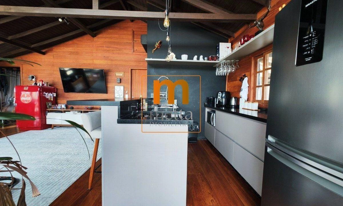 Furnished house, 110 m², with floor-to-ceiling windows