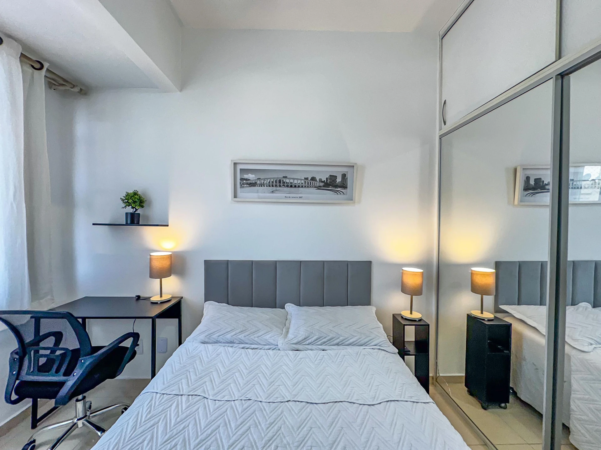 Furnished 1-bedroom apartment with an open kitchen — photo 32