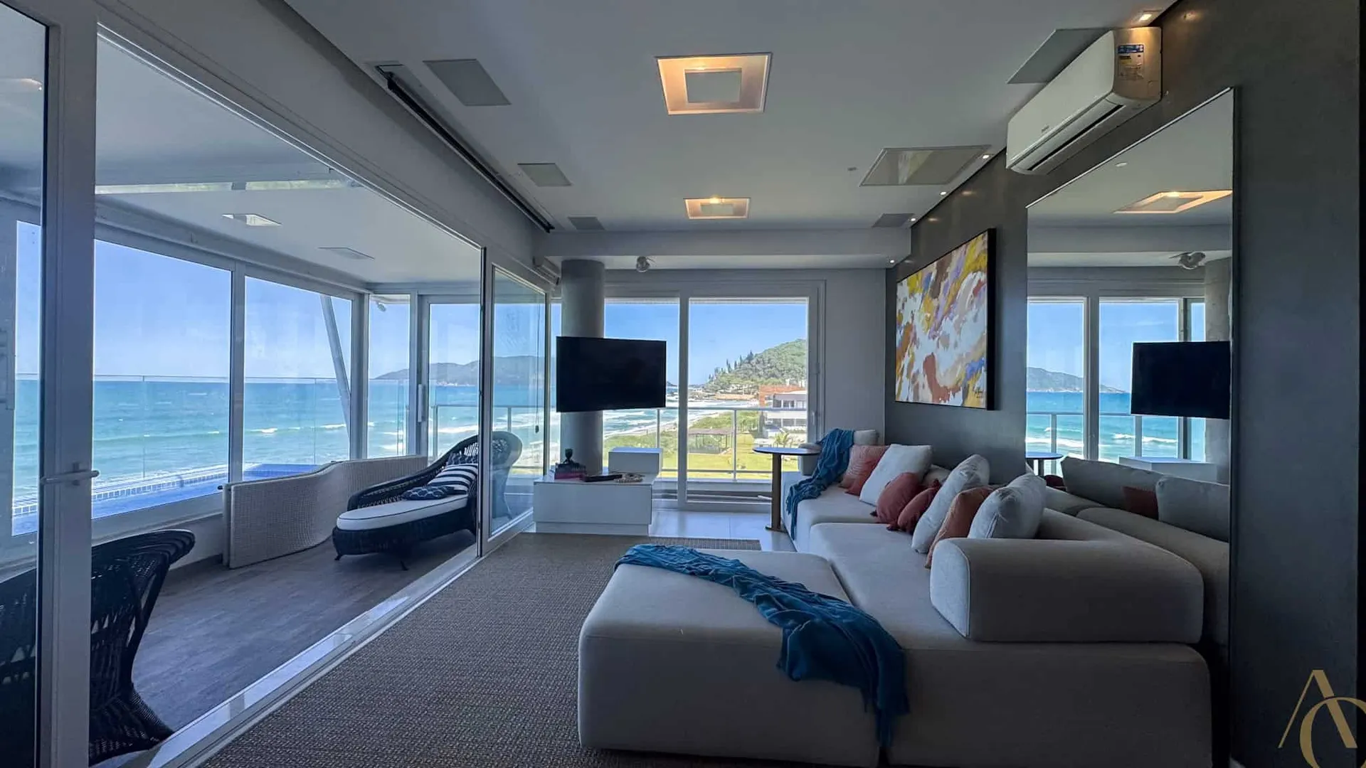 Furnished apartment with open-plan kitchen and 3 baths