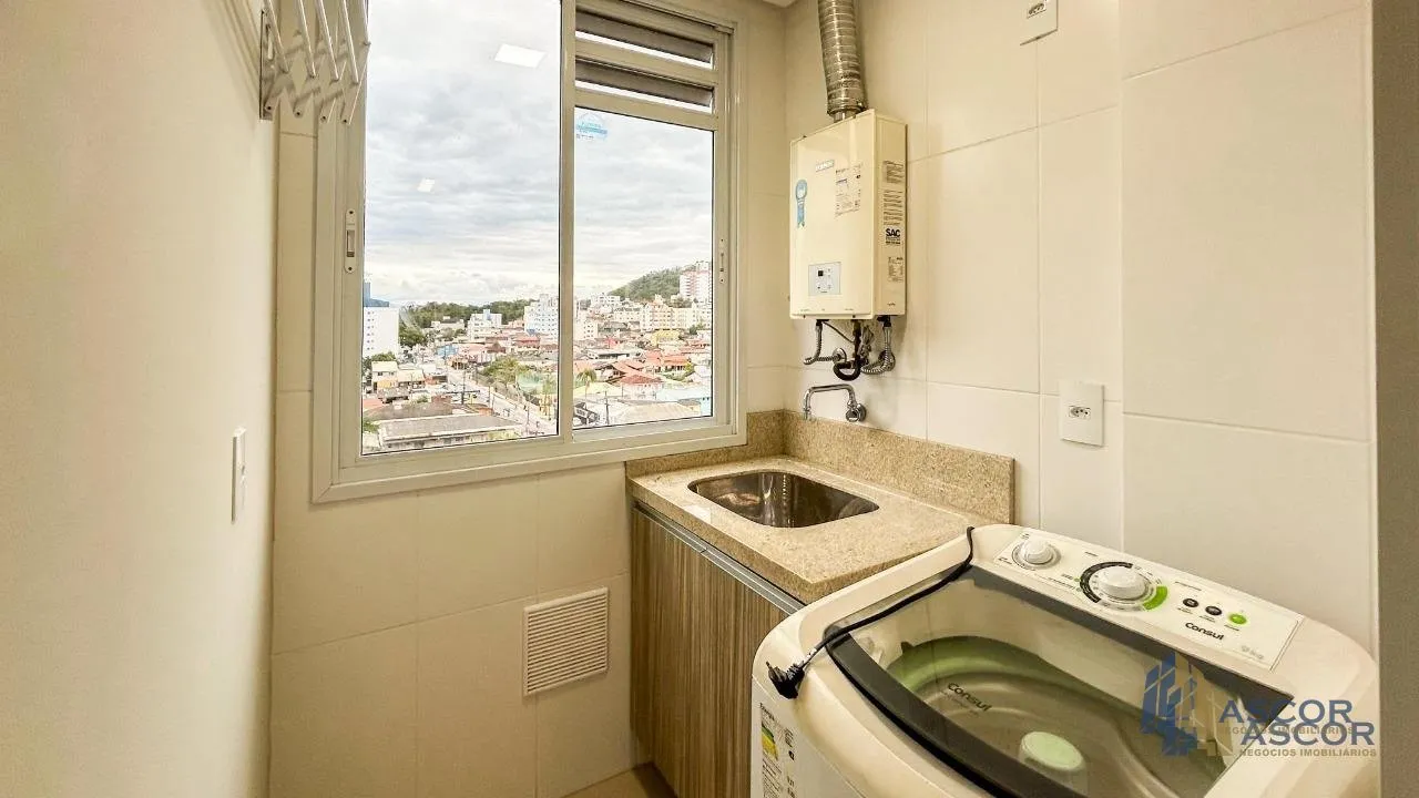 Balcony with a grill in a 2-bedroom apartment, 96 m² — photo 29