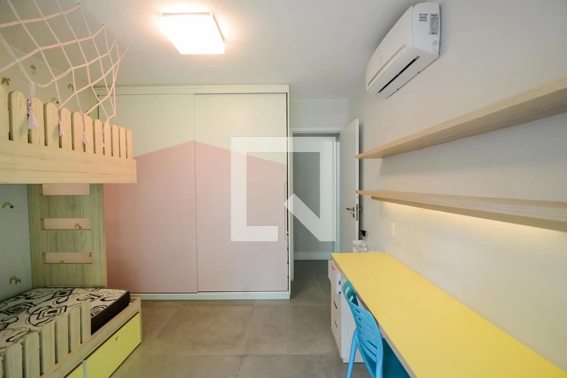 Furnished 4-bedroom apartment with 4 bathrooms — photo 53