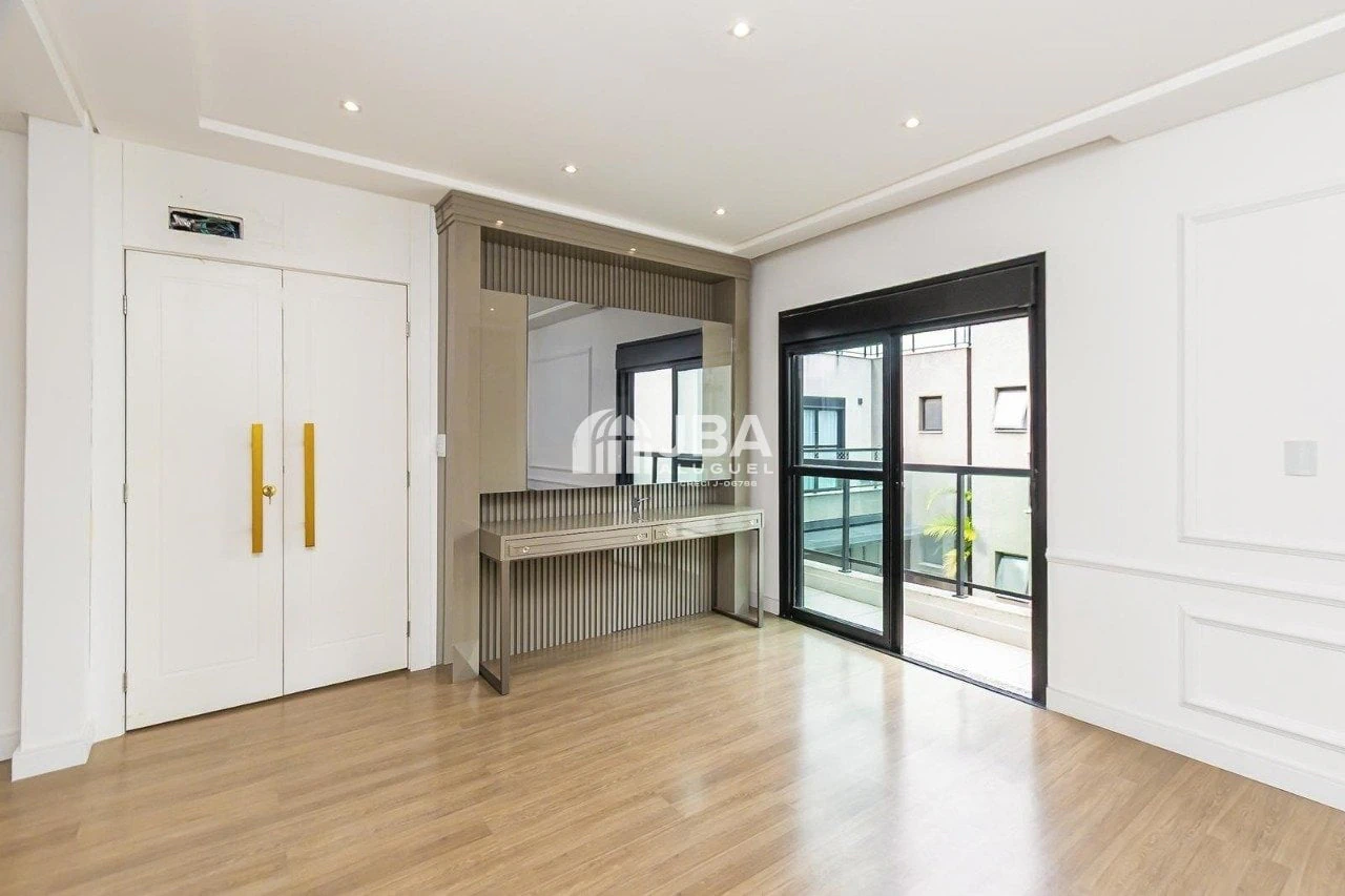 Floor-to-ceiling windows in a 2-bedroom house, 143 m² — photo 13
