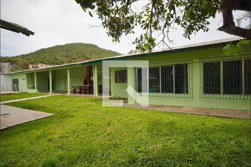 2-bedroom house with a grill on the balcony in Florianópolis — photo 25