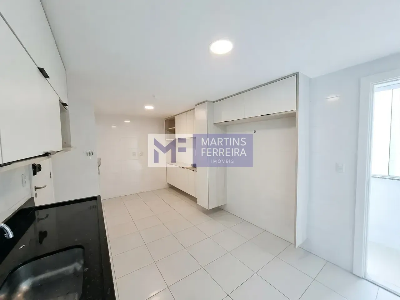 Unfurnished apartment with 4 bedrooms and 5 bathrooms — photo 8