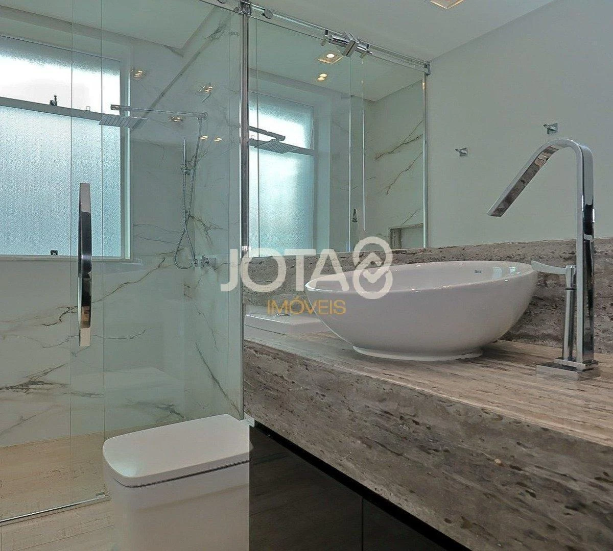 2-bedroom apartment in a building with a gym — photo 11
