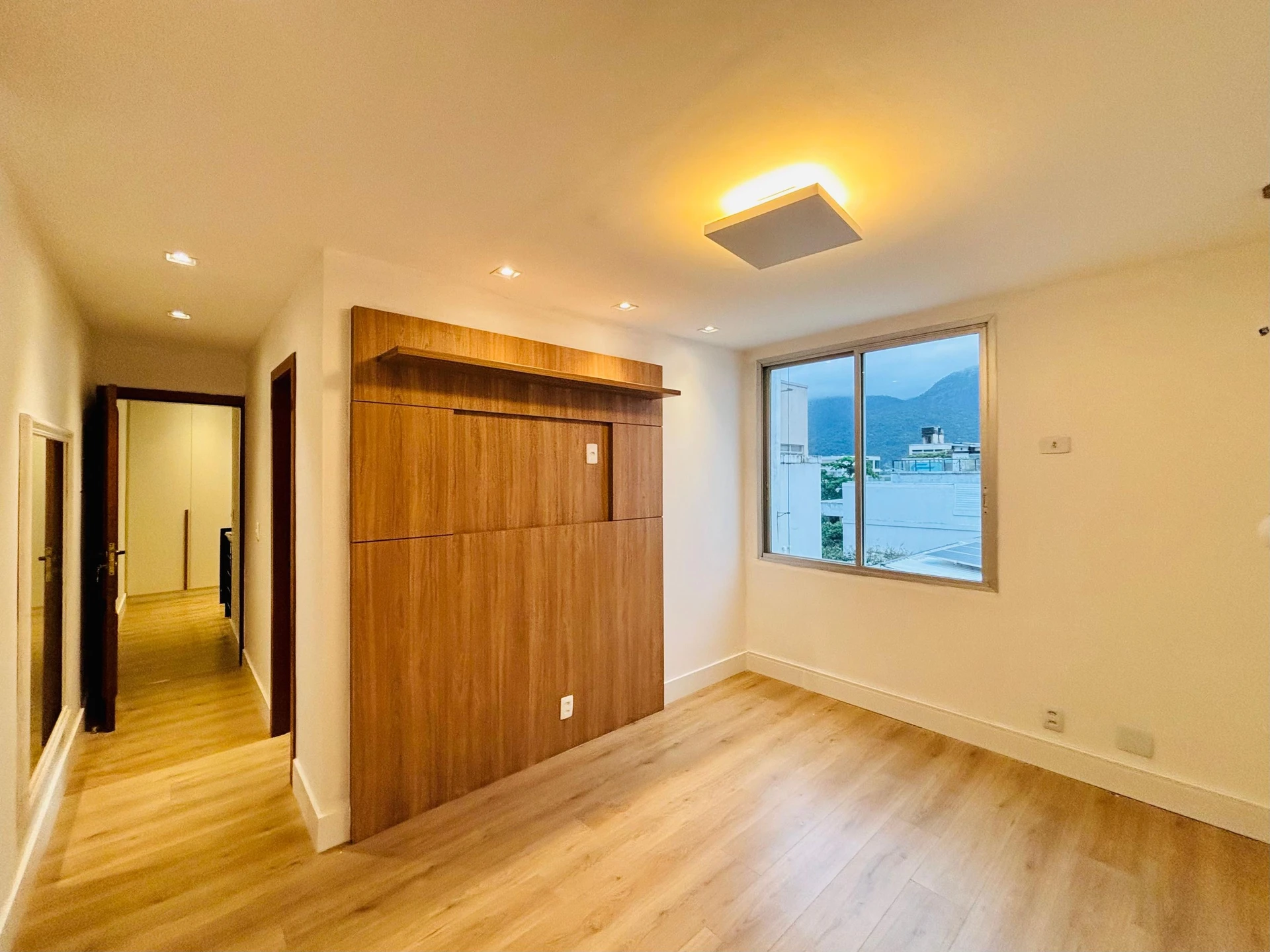 Mountain view in a 4-bedroom apartment, 220 m² — photo 12