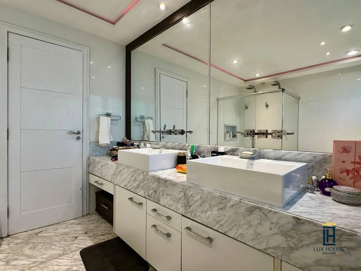 6-bedroom house with a bathtub in Florianópolis — photo 28