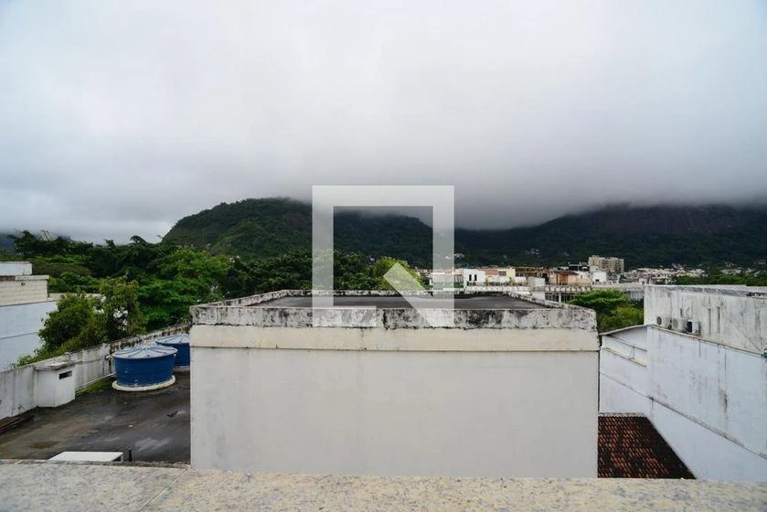 Furnished apartment, 300 m², with a glass-enclosed balcony — photo 39
