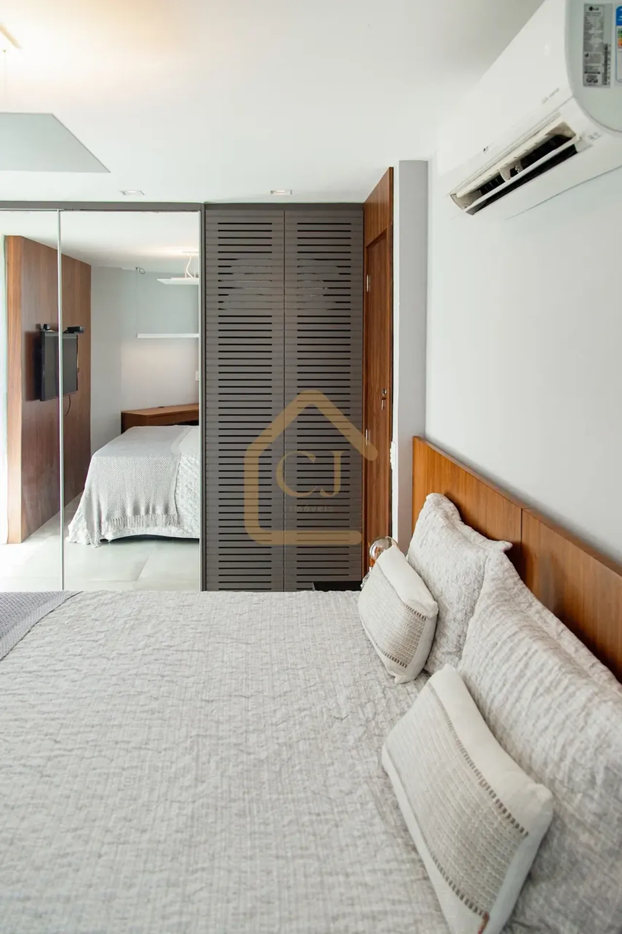 1-bedroom, 1-bath apartment with a balcony — photo 23