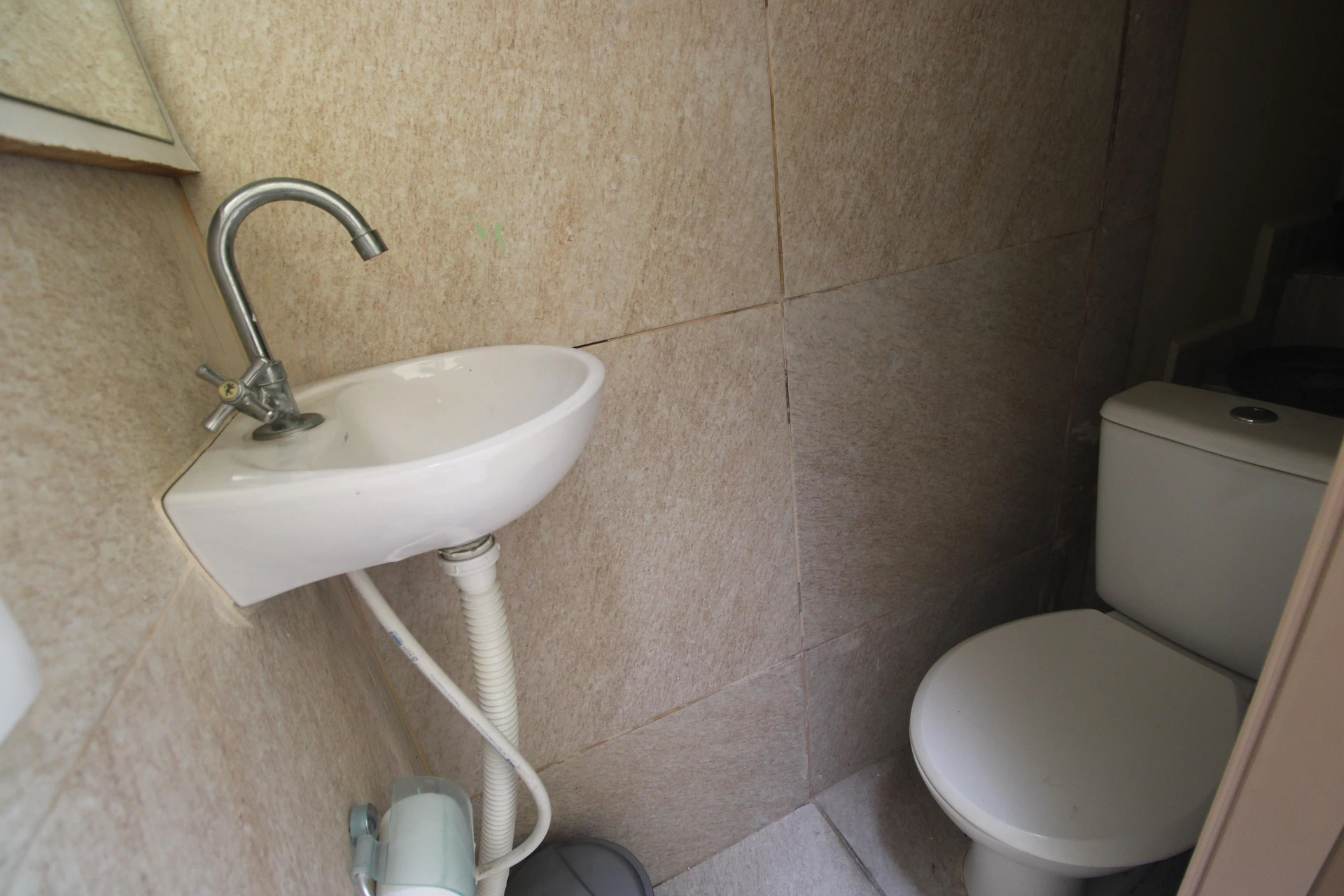 Casa mobiliada com 3 suítes e cozinha aberta com fogão a gás — photo 62