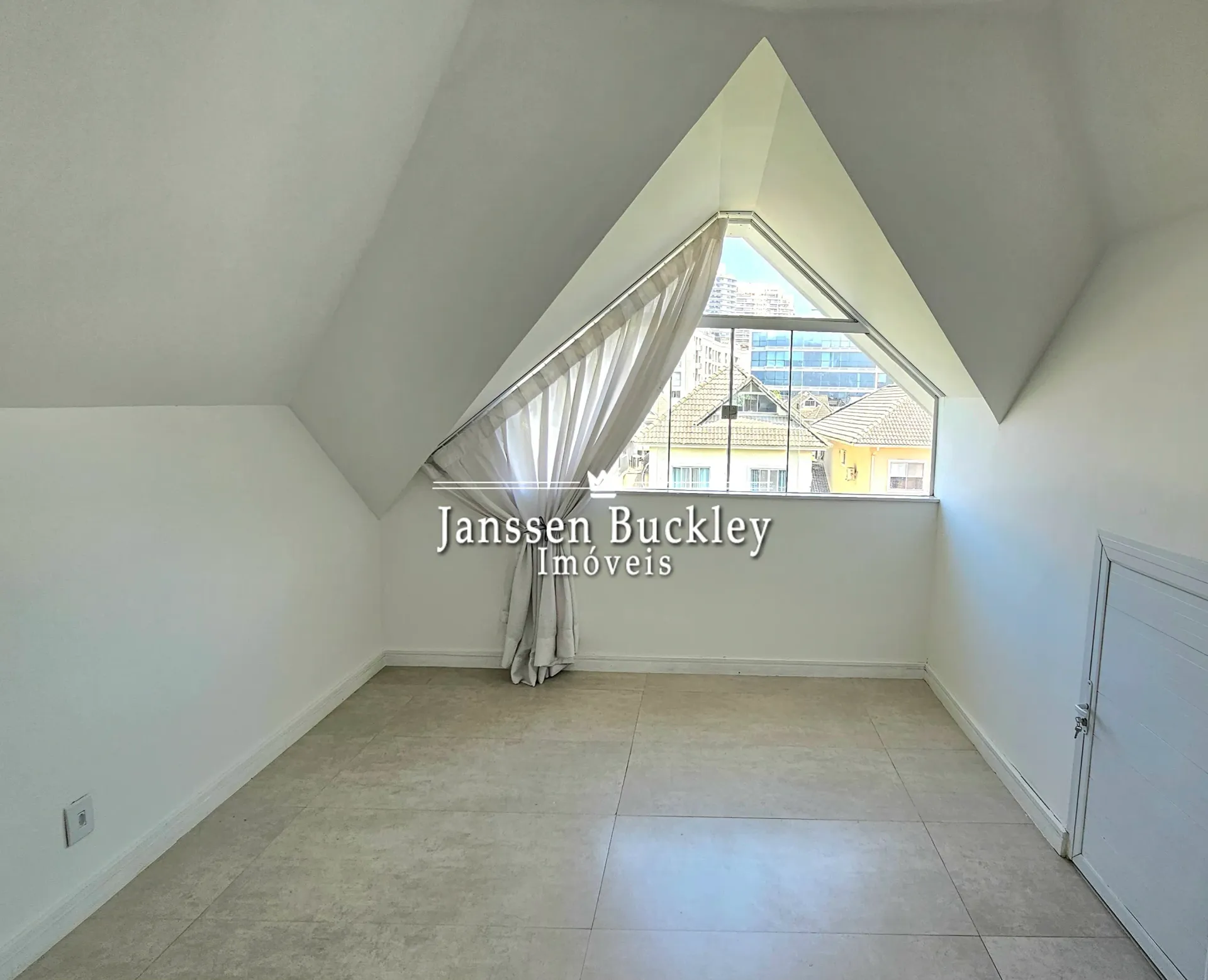 Casa com 3 quartos e cozinha integrada a gás — photo 58