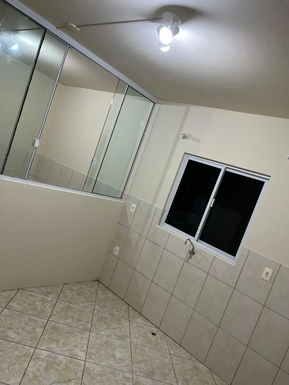 Unfurnished studio with 1 bedroom and 1 bathroom — photo 3
