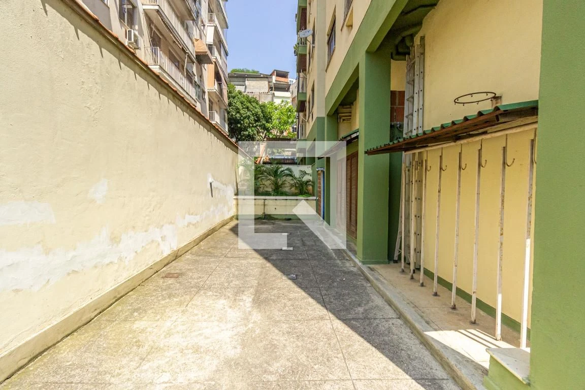 Furnished apartment with 2 bedrooms and a balcony — photo 21