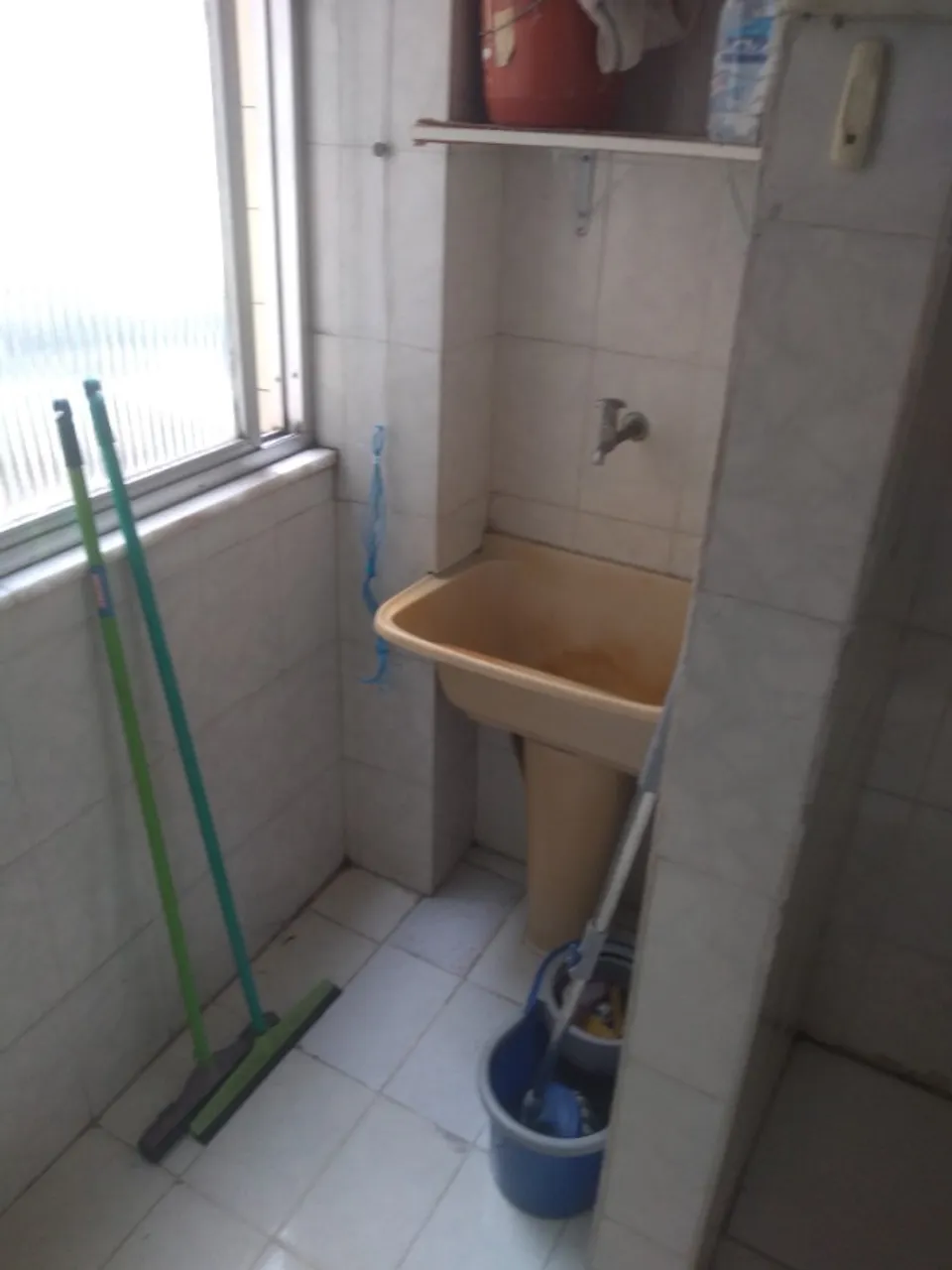 1-bedroom 1-bath apartment with a laundry area — photo 2