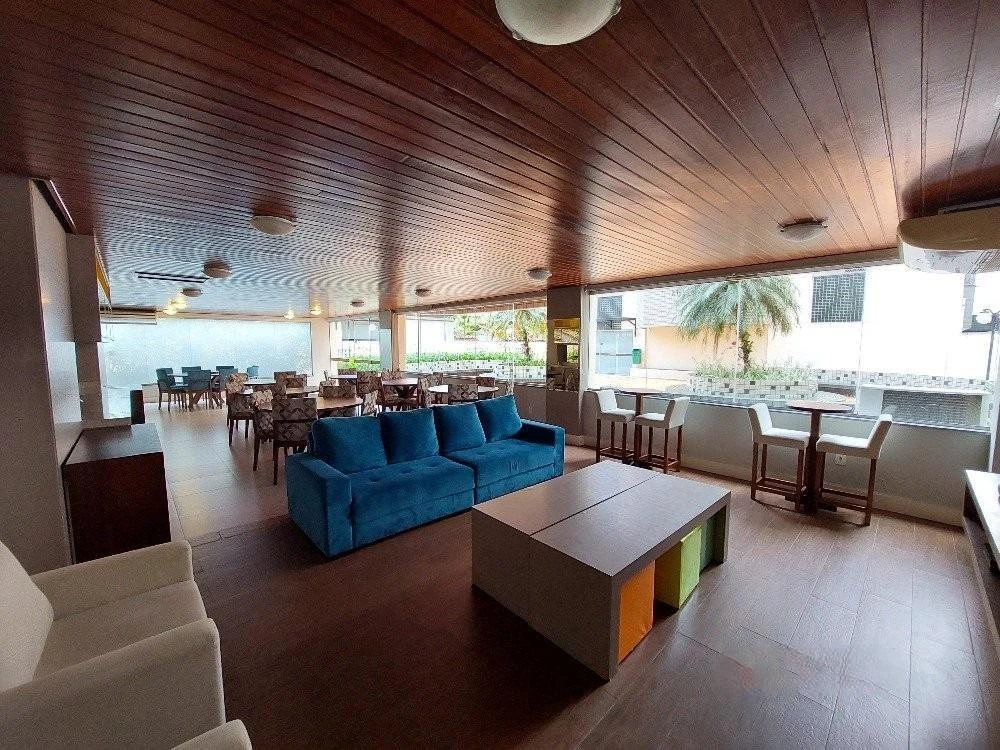 3-bedroom apartment in a building with a gym — photo 31