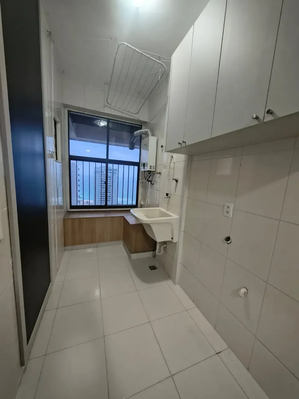3-bedroom apartment with 3 bathrooms and glass balcony — photo 15