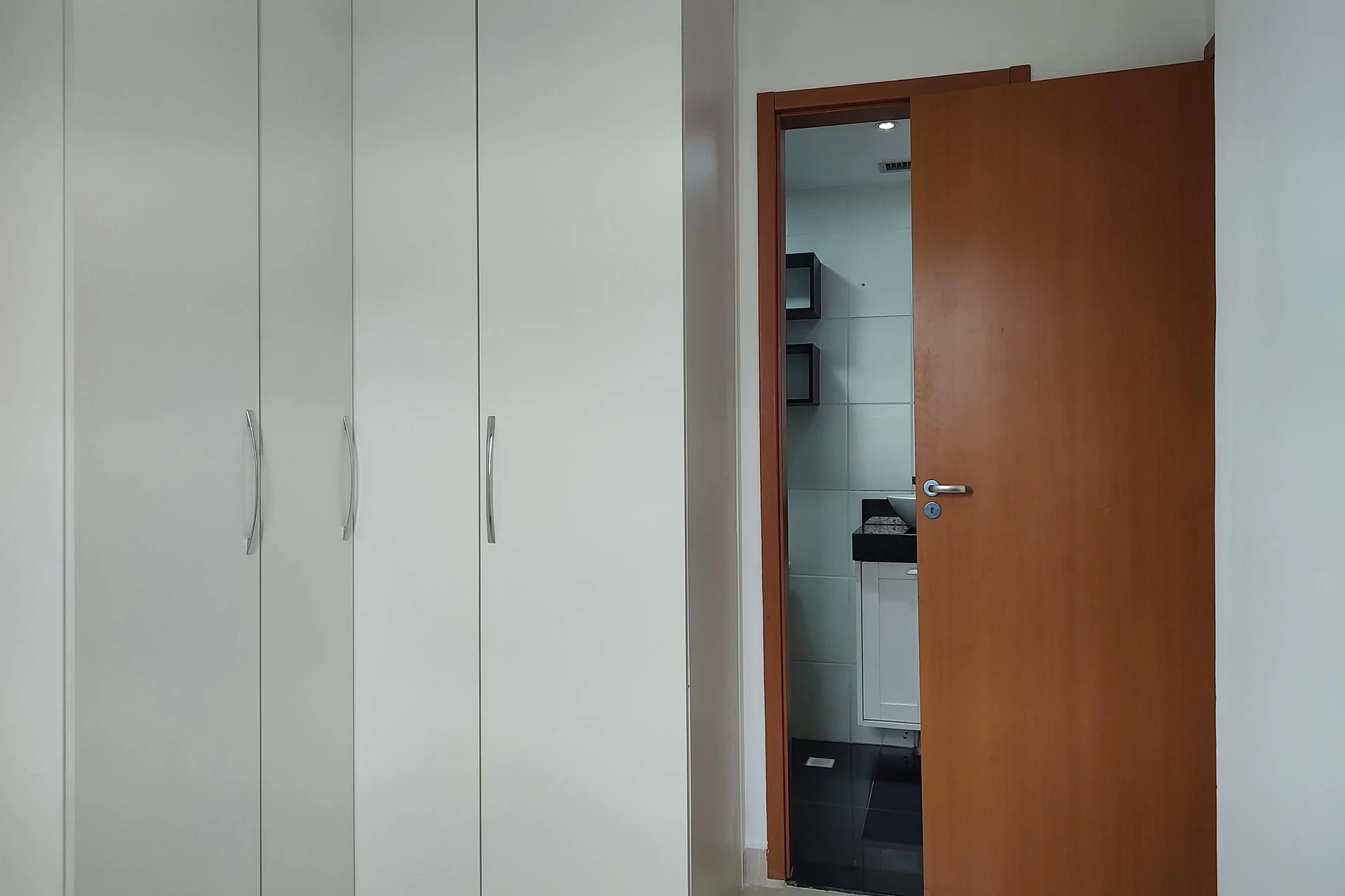 2-bedroom apartment in a building with a gym — photo 36