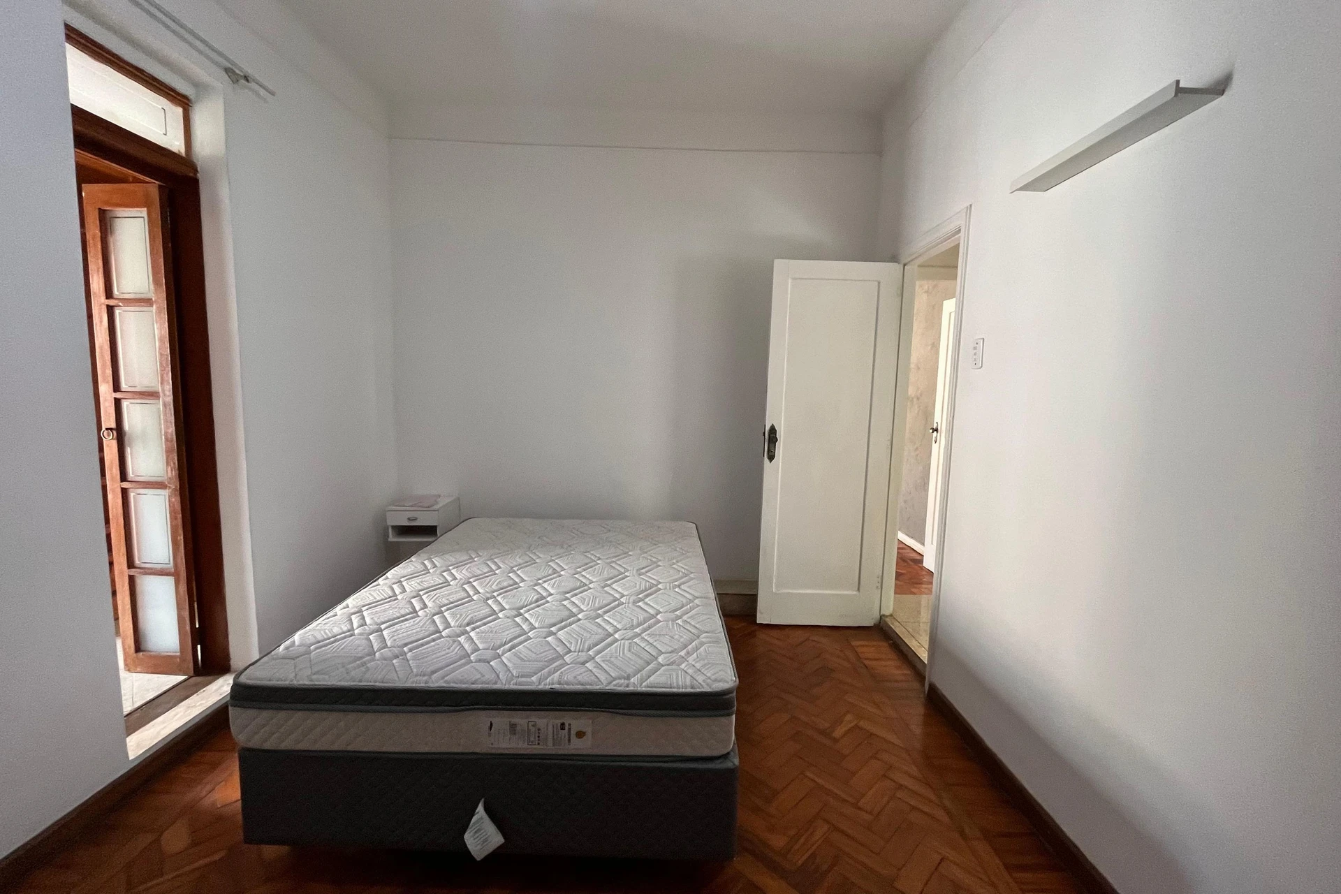3-bedroom apartment with a walk-in closet — photo 3