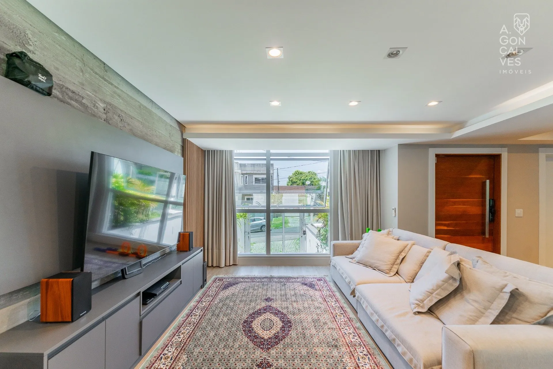 House with 3 en-suite bedrooms and 350 m² garden