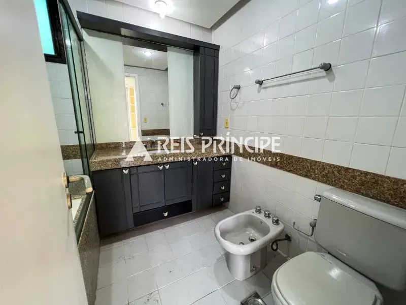 Apartment with 3 bedrooms and 4 bathrooms