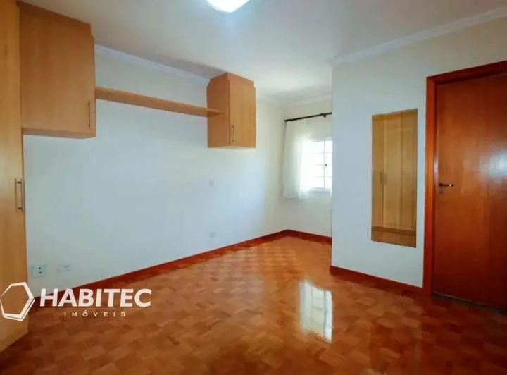 Triplex house in a gated community with 258 m² and 3 beds