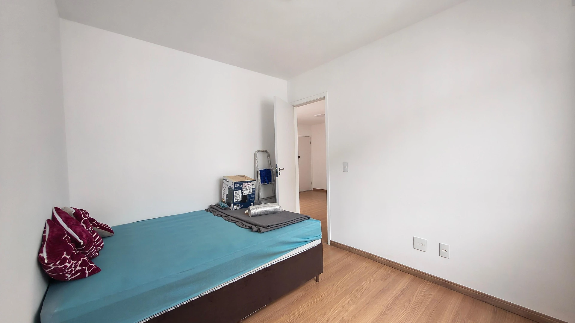2-bedroom apartment with wood or laminate floors — photo 16