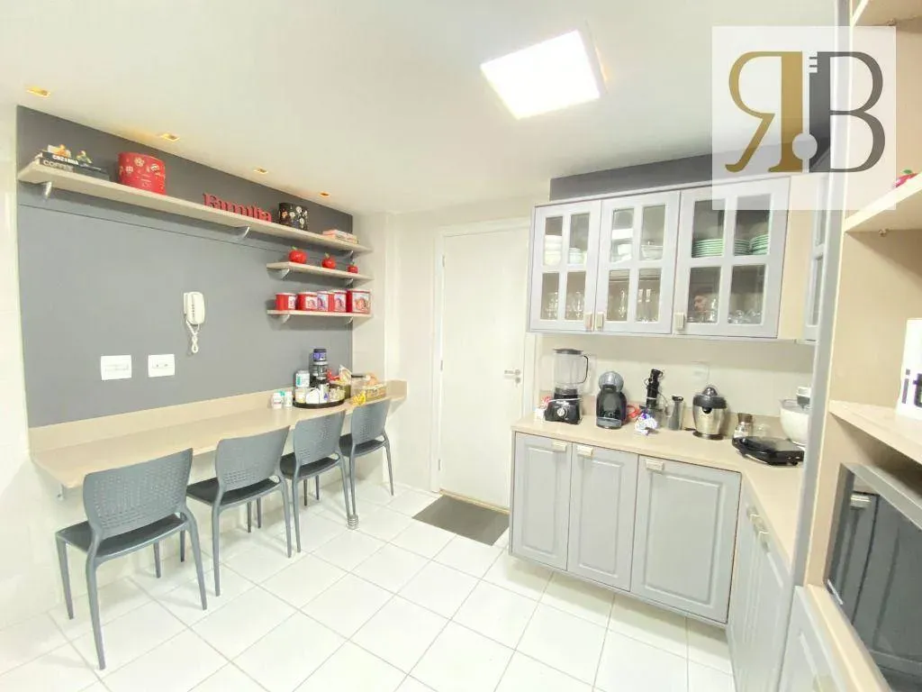 Рабочее место и 4 спальни: квартира 252 м² — photo 8